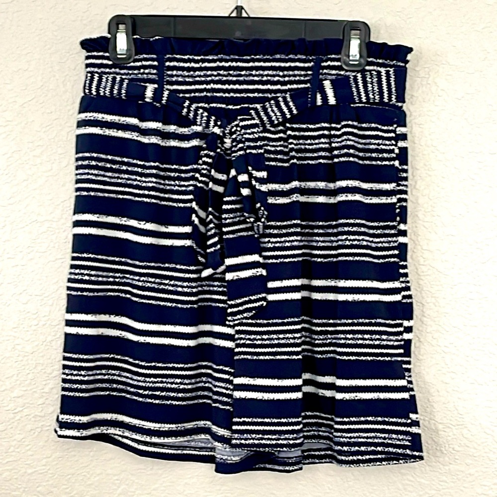 Lularoe Ella paper bag shorts size small 6-8 blue/white never worn.new condition